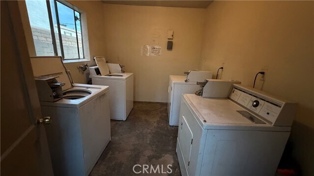 Building Photo - 512 N Marguerita Ave