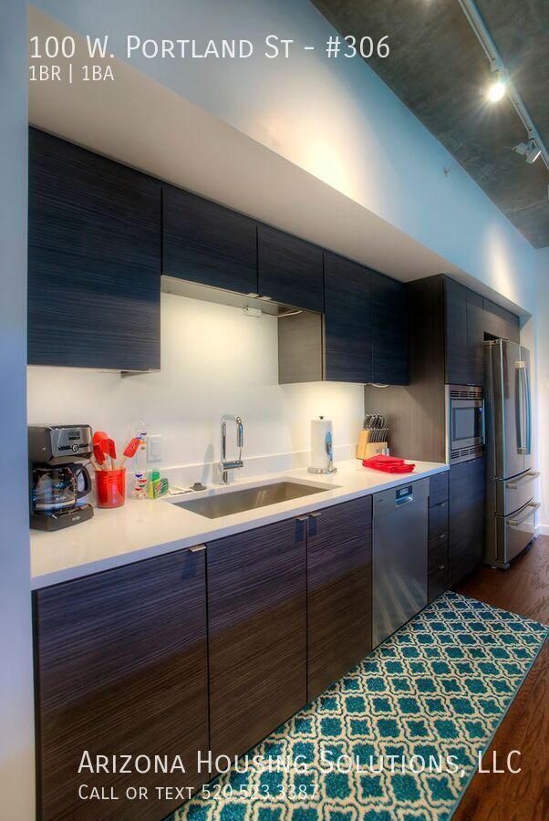 Building Photo - 100 W Portland St