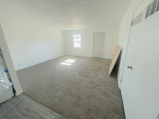 Building Photo - Italian Estates Property Managment