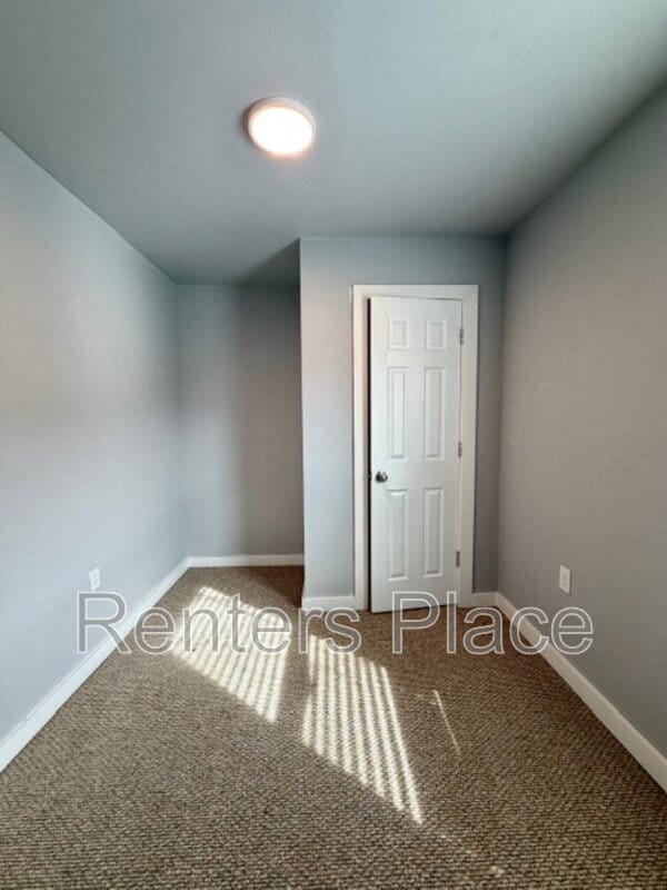 Building Photo - 2429 N Rockford Ave