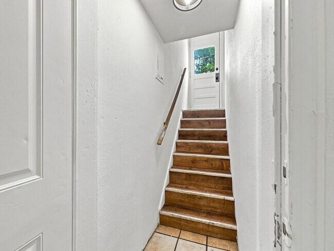 Building Photo - 2122 8th Ave