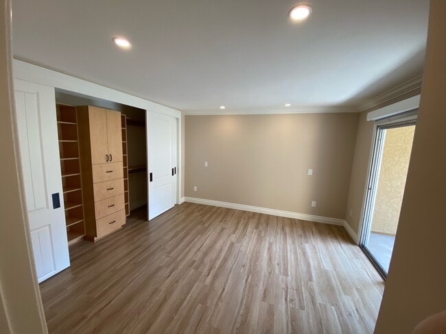 Building Photo - 930 Via Mil Cumbres