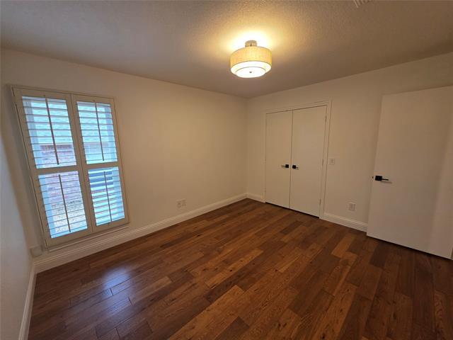 Building Photo - 10168 Stoneleigh Dr