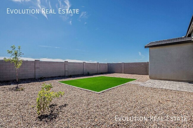 Building Photo - 11461 E Ulysses Ave