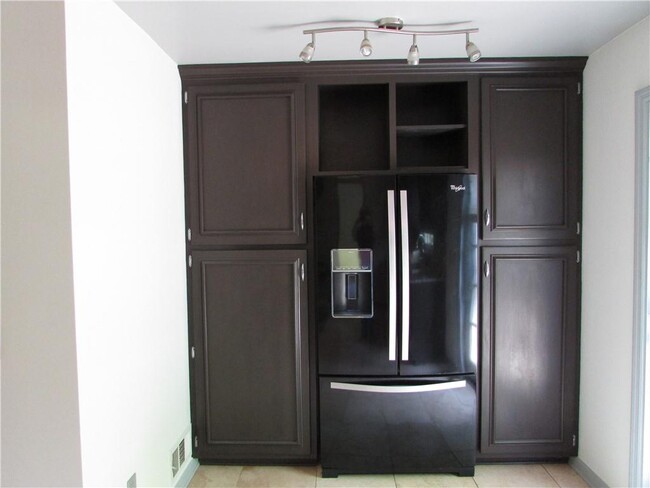 Building Photo - 412 Hickory Walk