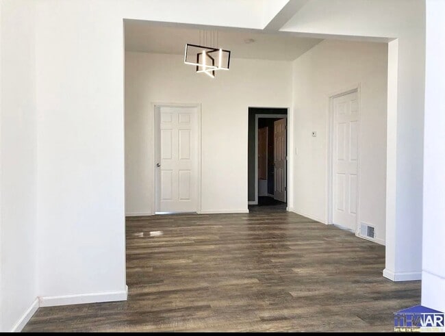 Building Photo - Move in by November 30th… and pay NO RENT ...