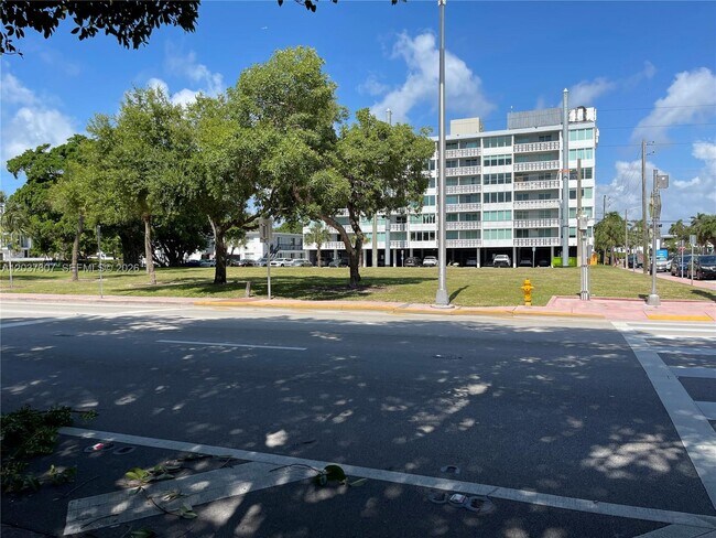 Building Photo - 8233 Harding Ave