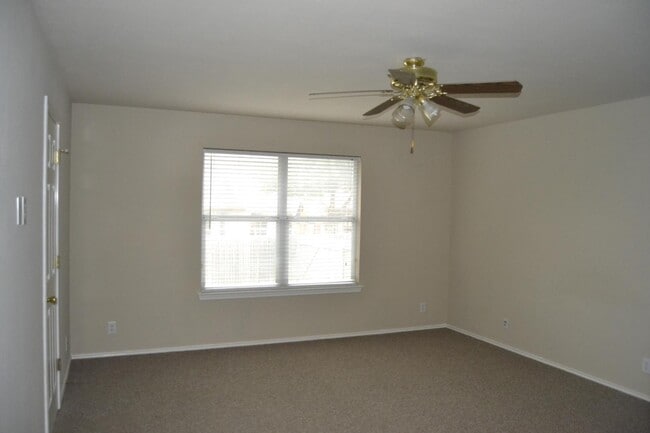 Building Photo - 306 Bright Chase