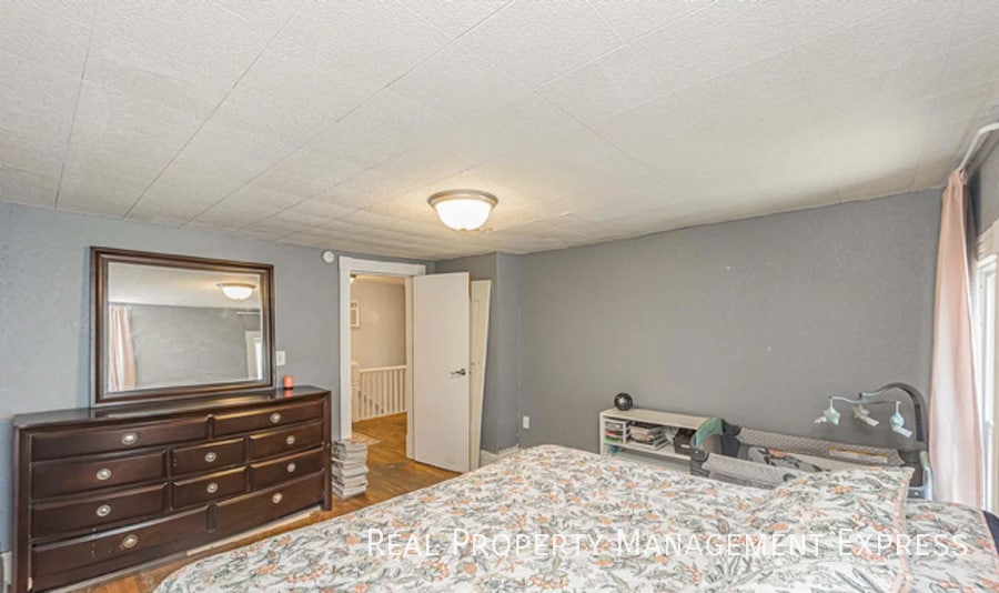 Building Photo - 4 Bedroom 2 Bathroom Home in Sioux Falls