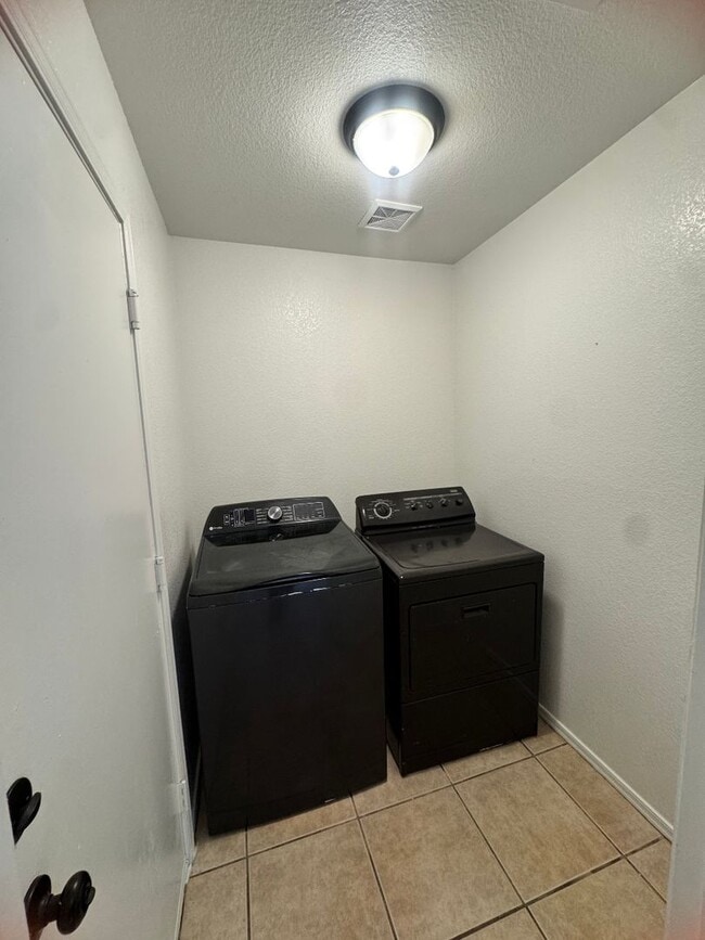 Building Photo - Casa Grande 3 bedroom 2 bath