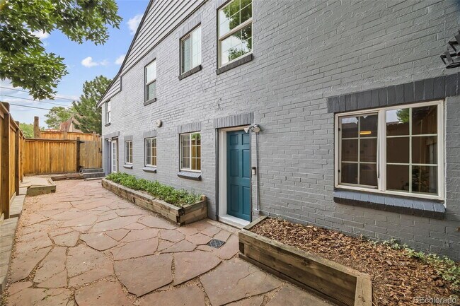 Building Photo - "Spacious 5-Bedroom Gem with Hardwood Floors & Cozy Fireplace in Denver's Heart!"