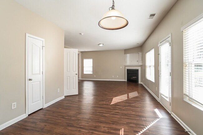 Building Photo - 3011 Saphire Ln