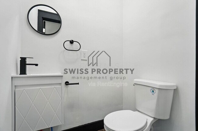 Building Photo - 889 E Livingston Ave