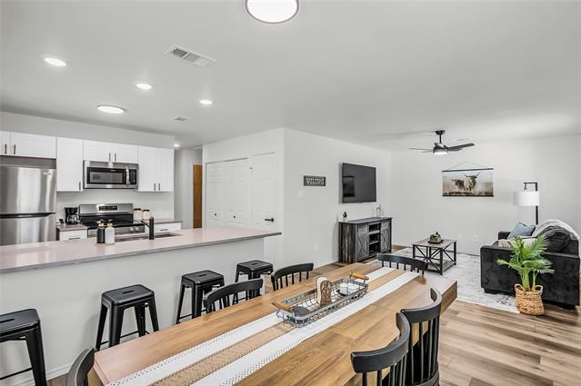 Building Photo - 308 S 3rd St