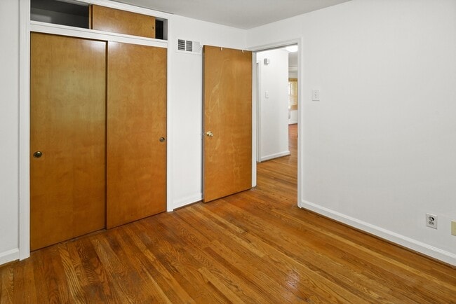 Building Photo - 2 Forest Home Ct