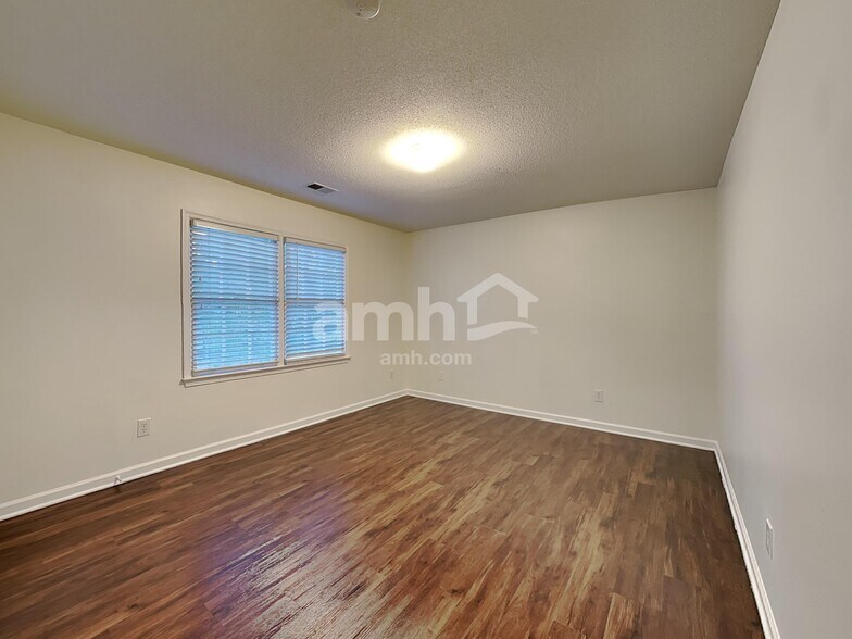 Building Photo - 29 Park Village Ln