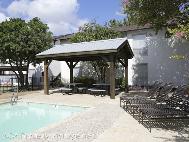 Building Photo - 241 Seville Dr