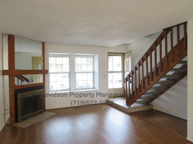 Building Photo - Cozy 2 Bedroom Condo in Rockrimmon