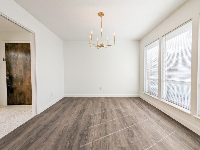 Building Photo - 2706 Oakmont Ln