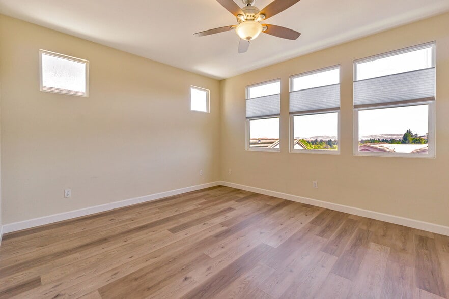 Building Photo - 2678 Deerwood Dr