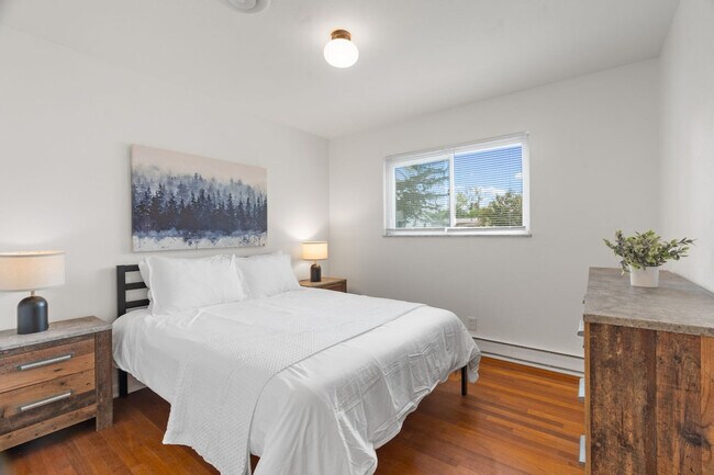 Building Photo - 11814 Flushing Dr