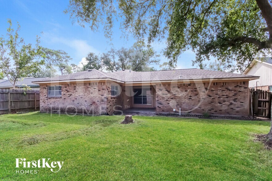 Building Photo - 3804 Canterbury Dr