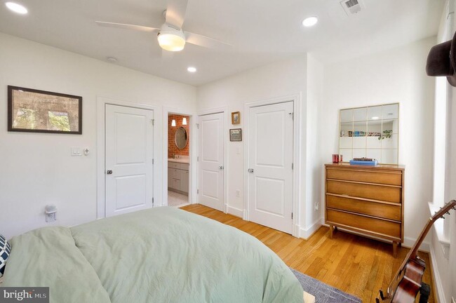 Building Photo - 1214 Linden Pl NE