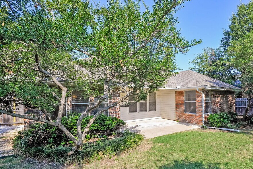Building Photo - 7625 Mahonia Dr