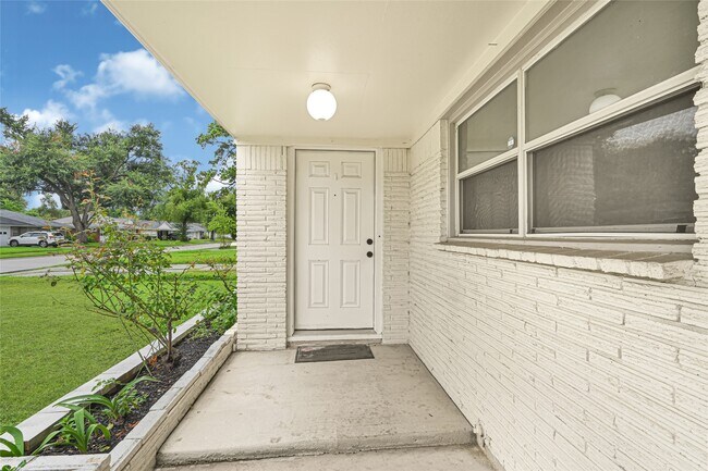 Building Photo - 2131 Counter Point Dr