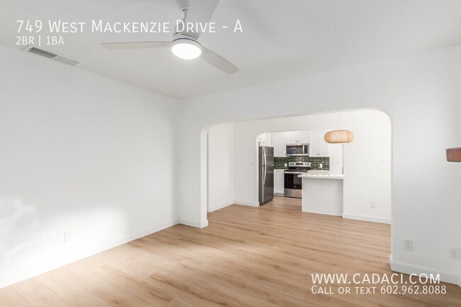 Building Photo - 749 W MacKenzie Dr