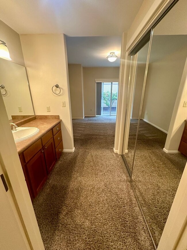 Building Photo - Newly renovated Two-bedroom apartment in Ashland!