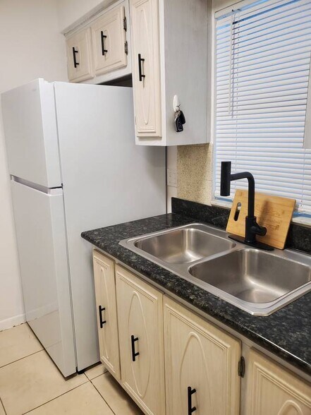 kitchen - 3147 29th Ave N