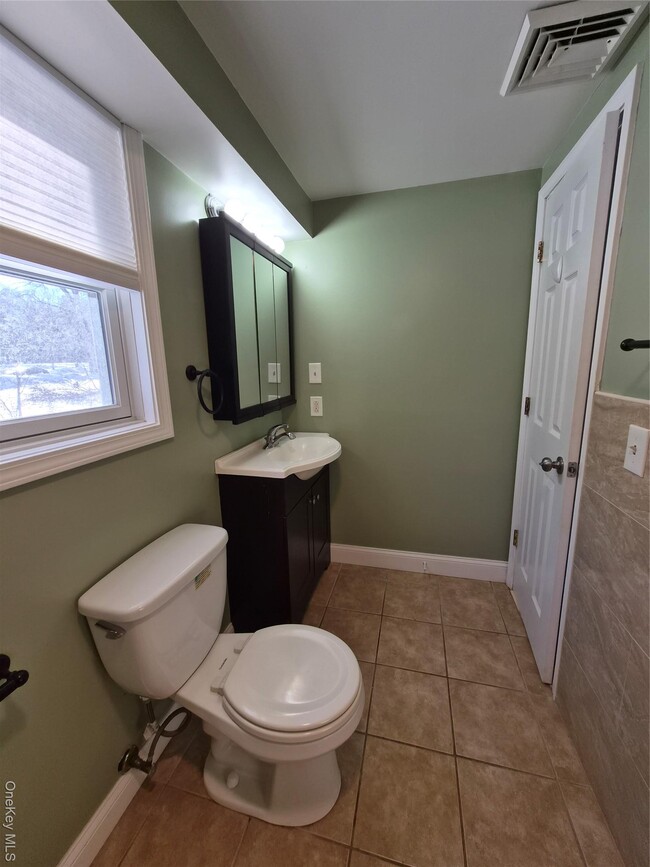 Building Photo - 1614 NY-9G