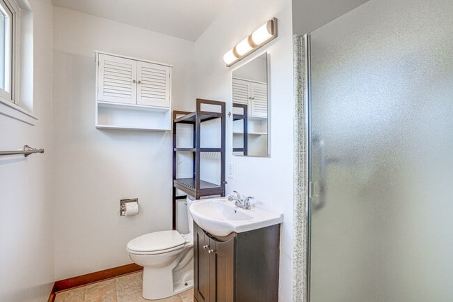 Building Photo - 1338 Thais Ln