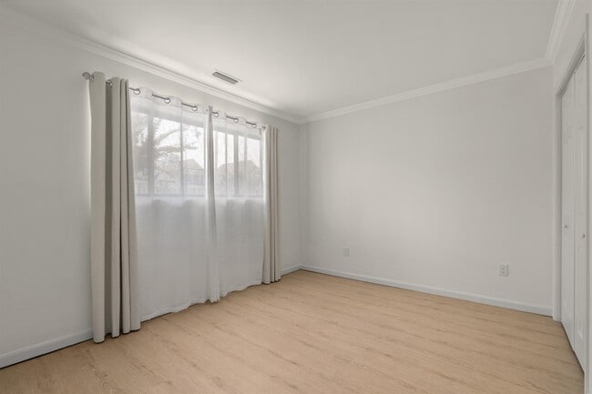 Building Photo - 7700 Porcher Dr