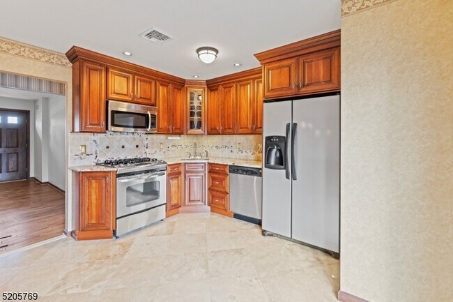 Building Photo - 24 Coolidge Pl