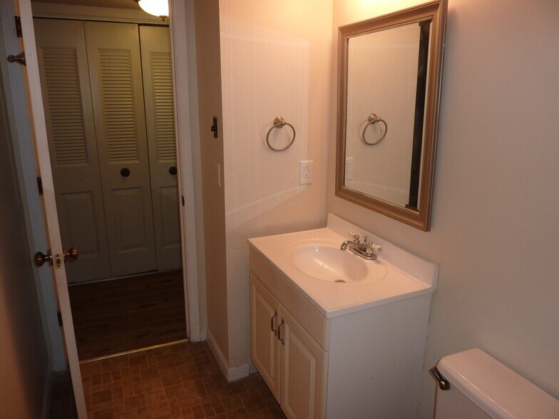 Building Photo - 8875 Flamingo Ct