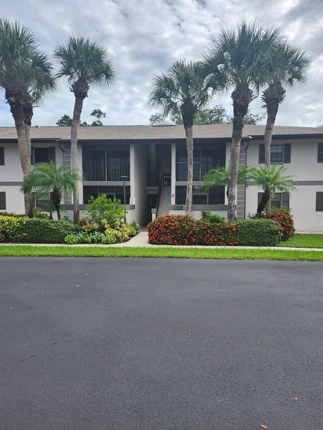 Building Photo - Oak Forrest 55 and older Condominium FOR R...