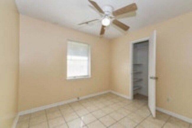 Building Photo - 30 Dove Ct