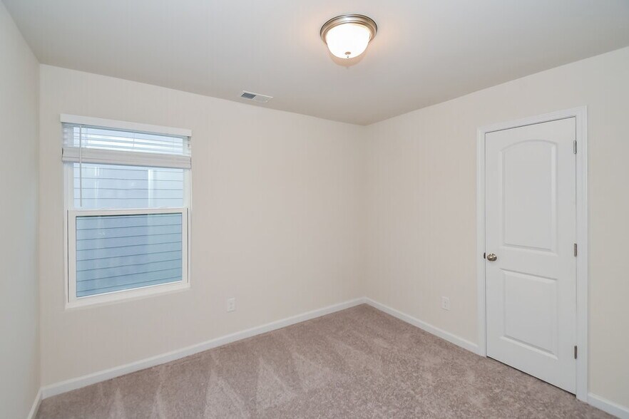 Building Photo - 397 Jada Ln