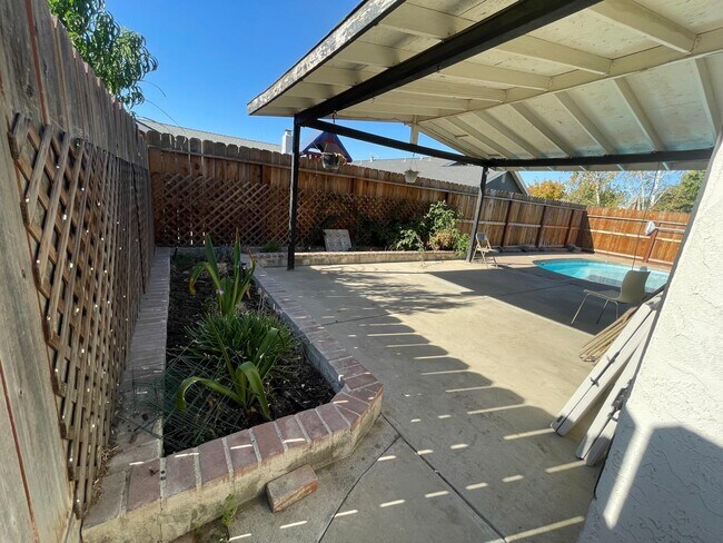 Building Photo - 6128 Chickasaw Ct