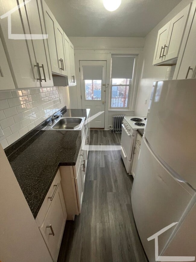 Building Photo - 9/1- No Fee! Large studio/small 1BR on Green Line in Brighton