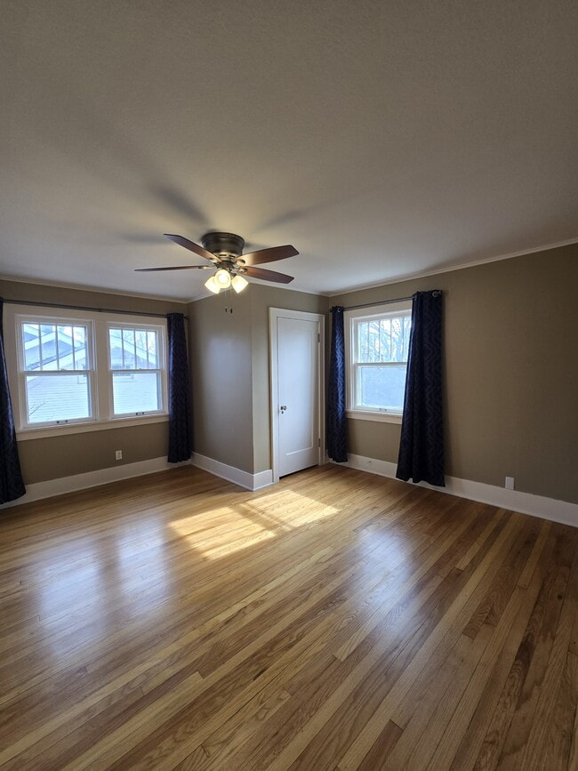 Building Photo - 1321 W Univ Ave