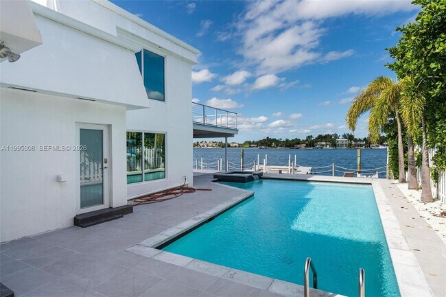 Building Photo - 1055 Stillwater Dr