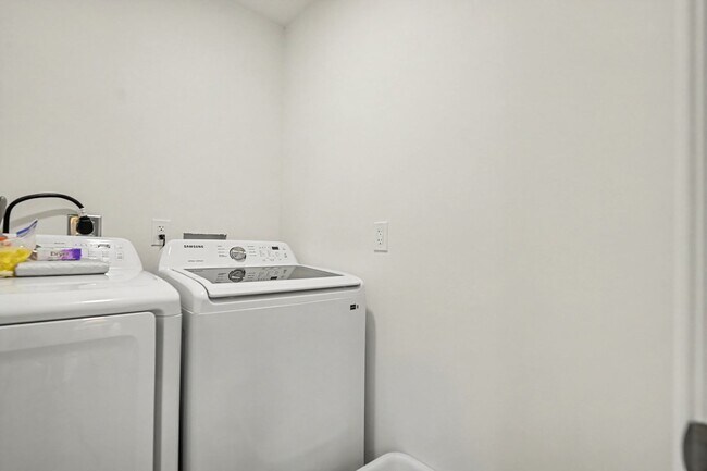 Building Photo - 2072 Thimble Creek Dr