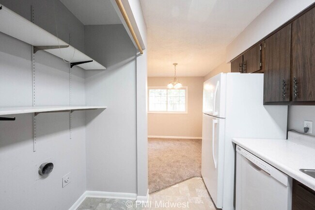 Building Photo - "Charming 2-Bed Townhouse Retreat on Progr...