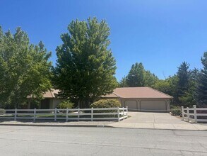 Building Photo - Spacious 3 Bed + Office | 3 Bath | 3-Car G...