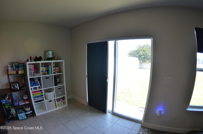 Building Photo - 125 Lavenna Ave