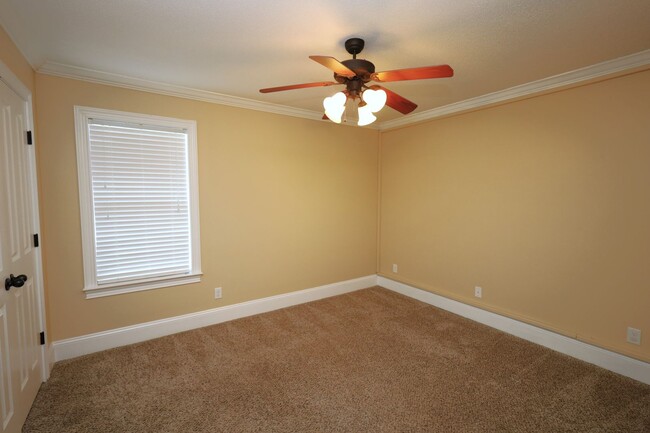 Building Photo - 4383 Kenilworth Cir