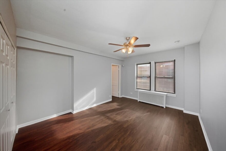 Building Photo - 1140 N La Salle Dr